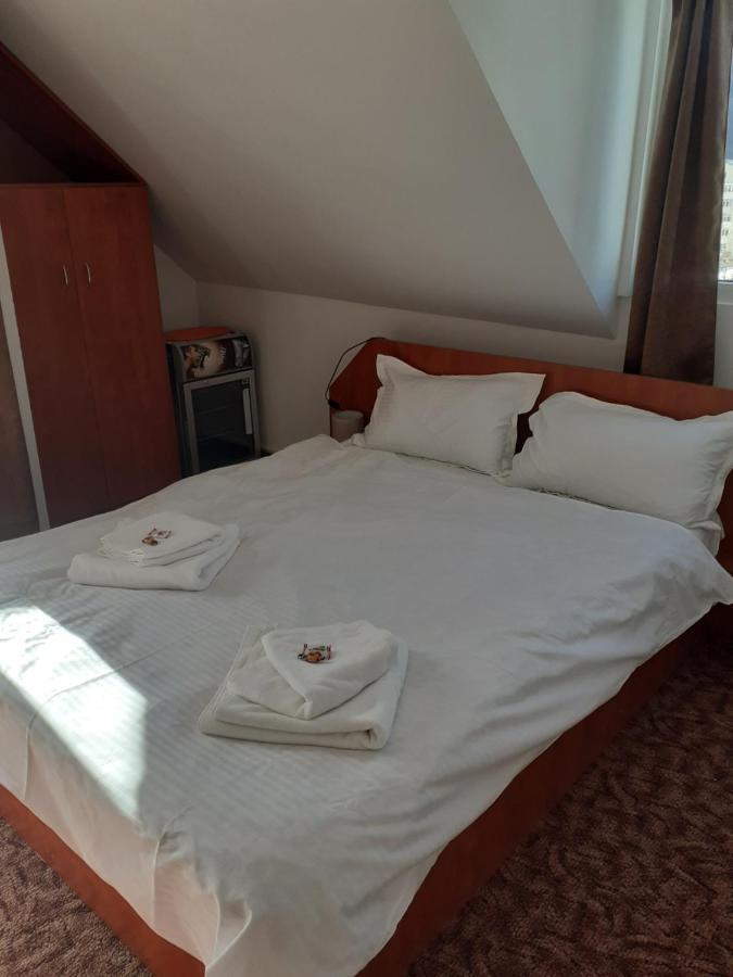 Casa Azugeana Азуга Екстериор снимка