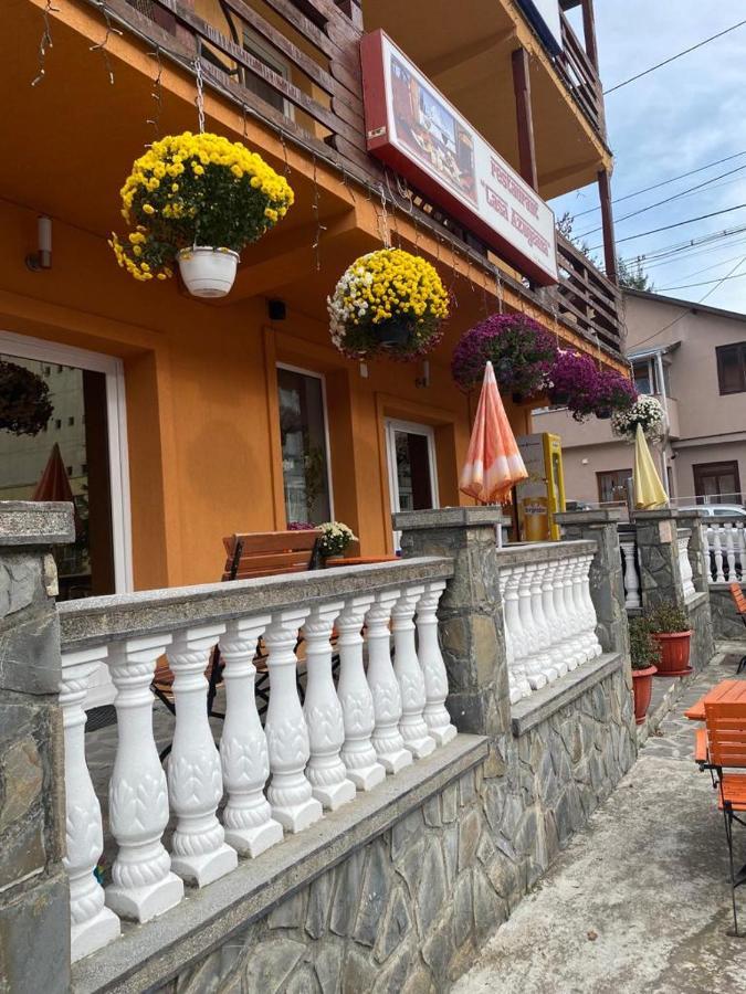Casa Azugeana Азуга Екстериор снимка